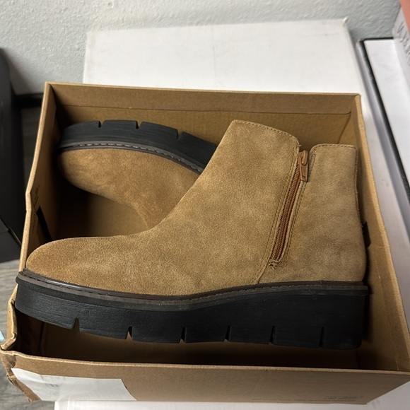 Clarks Women's Airabell Vibe Ankle Boot - Picture 4 of 4